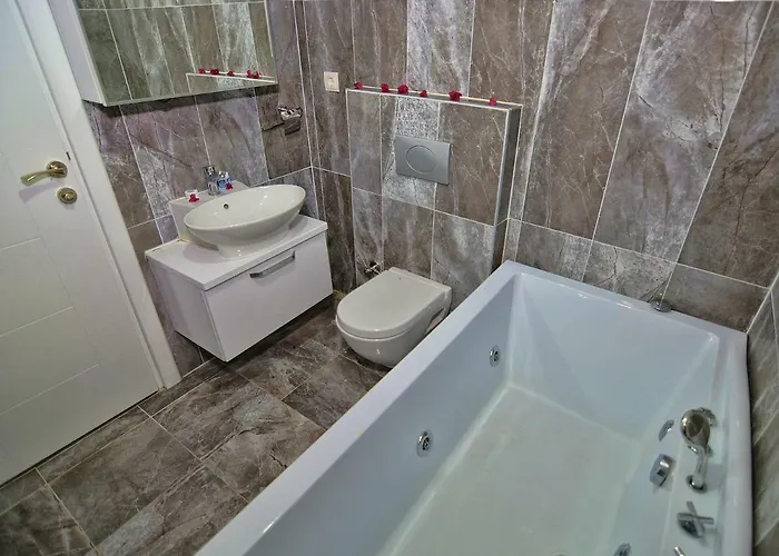 Airport Hotel 2* Gulluk